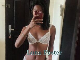 Luna_Foster